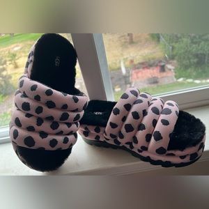 UGG slides. New with tags, pink Maxi Cheetah print. Hard sole. Fur.